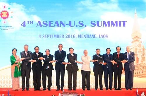 Prime Minister Nguyen Xuan Phuc attends ASEAN Summits - ảnh 1